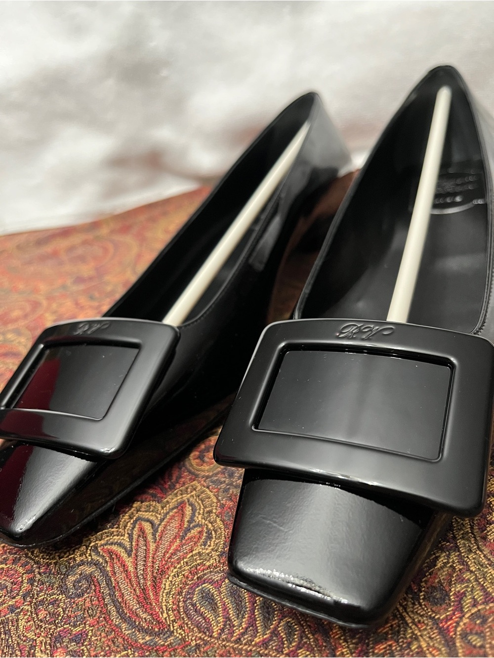 Roger Vivier Black Patent Leather Low Heel - Black Buckle - 38.5 - NWT